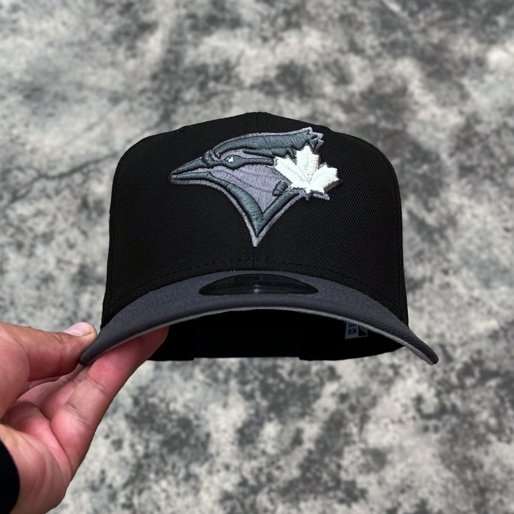 NEW ERA BLACK TORONTO BLUE JAYS GRAY BOTTOM EMBROIDERED CASUAL BASEBALL CAP