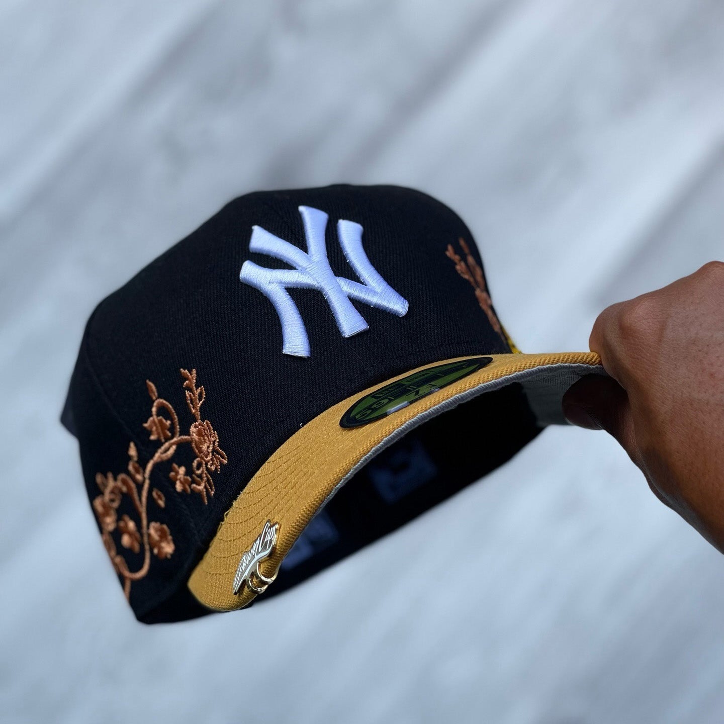 NEW ERA NEW YORK YANKEES FLORAL VINE EMBROIDERED CASUAL BASEBALL CAP