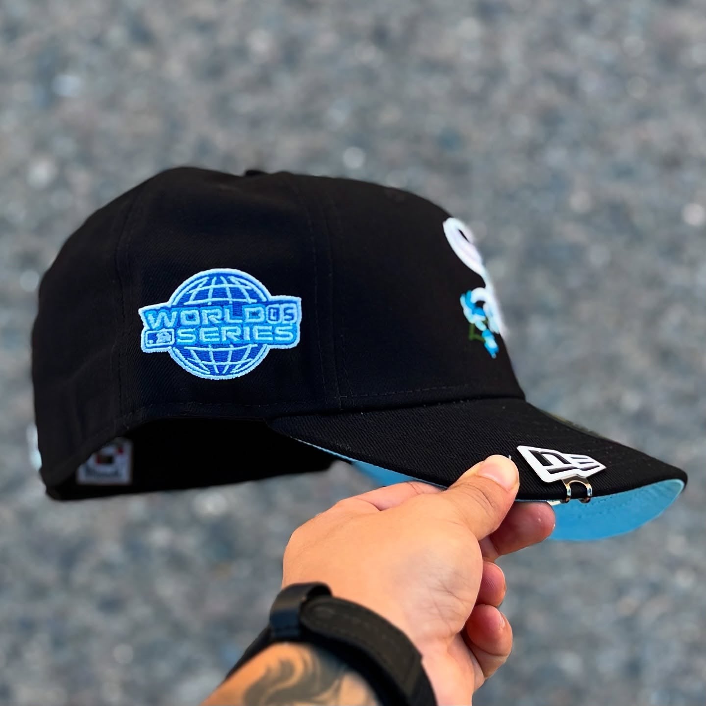 NEW ERA CHICAGO WHITE SOX BLACK 2005 WORLD SERIES BLOOM SIDE PATCH EMBROIDERED CASUAL BASEBALL CAP