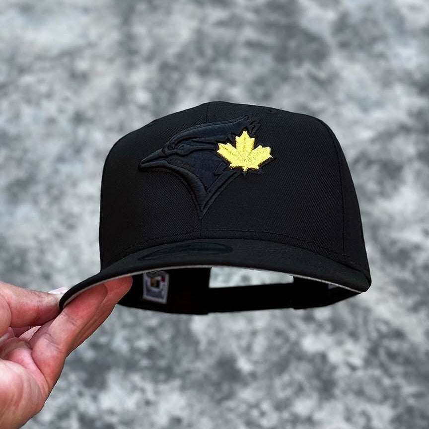 NEW ERA BLACK TORONTO BLUE JAYS GRAY BOTTOM EMBROIDERED CASUAL BASEBALL CAP